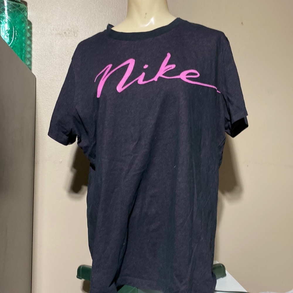 Women's The Nike Tee Logo Black T-Shirt​​